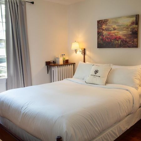Hochelaga Inn Kingston Esterno foto