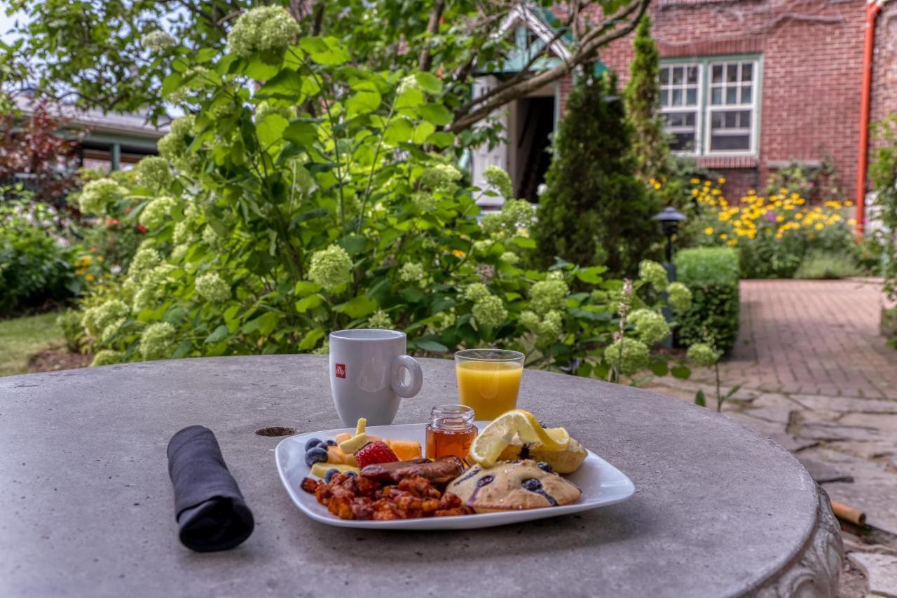 Hochelaga Inn Kingston Esterno foto
